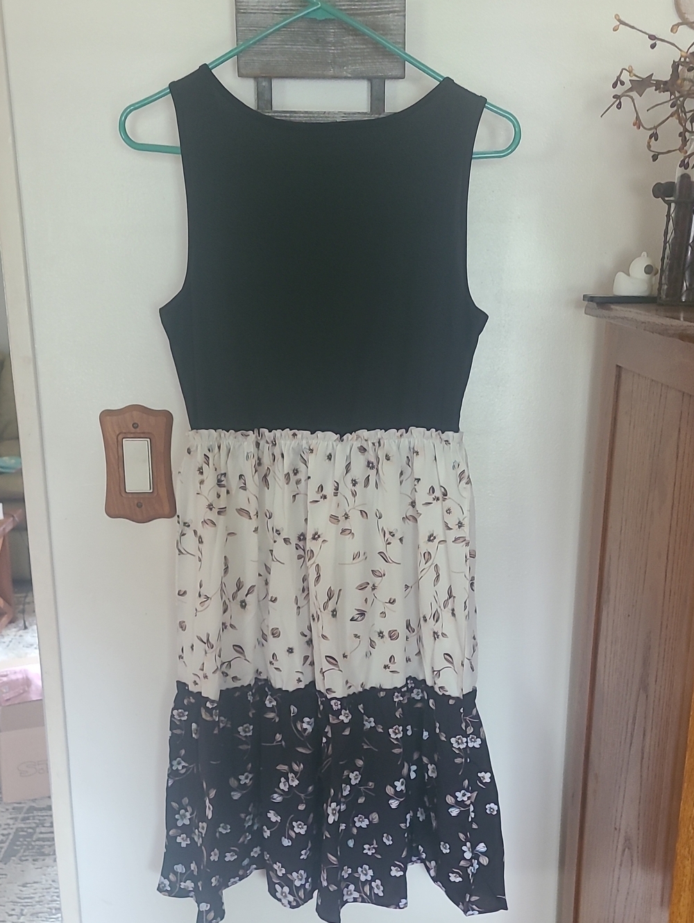 Dress - Picture 5 of 5